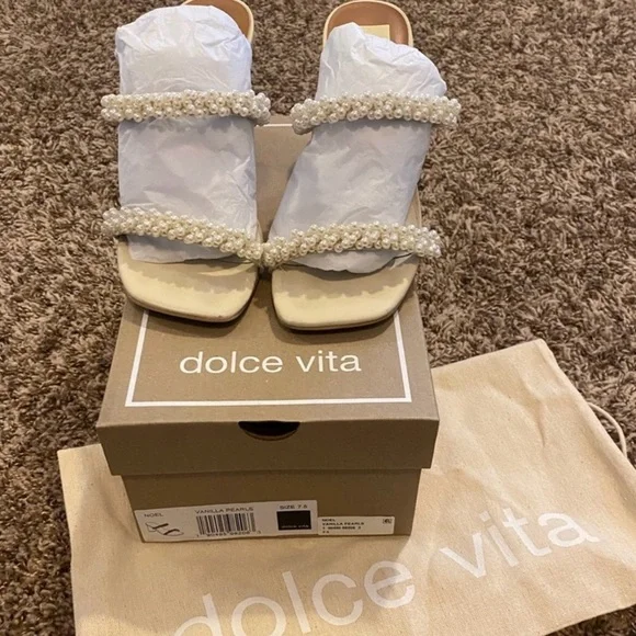 Dolce Vita wedding shoes - Picture 2 of 4